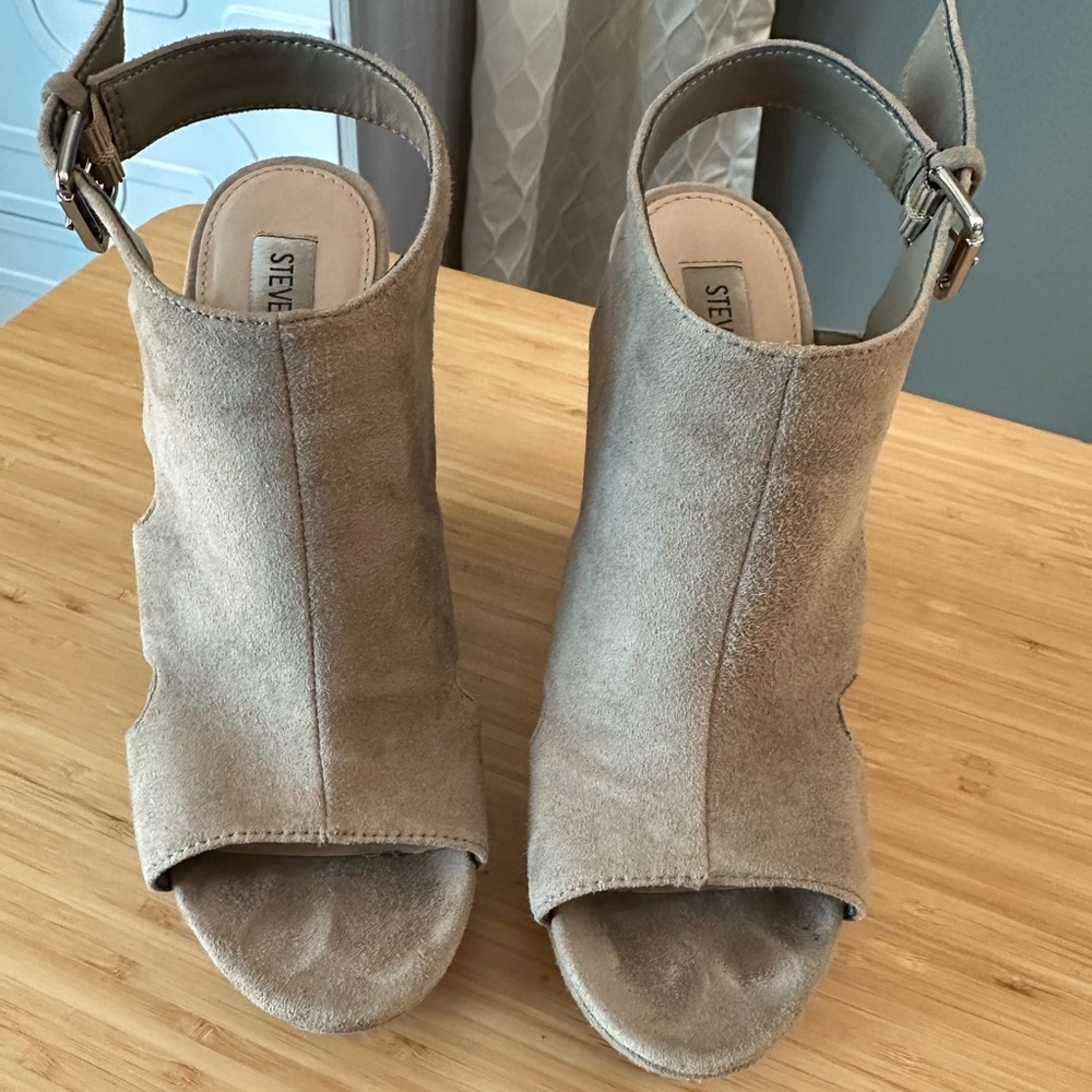 Steve Madden Taupe Block Heel Peep-Toe Heels size 6